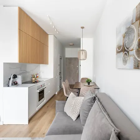 Zalia Kopa In Center *