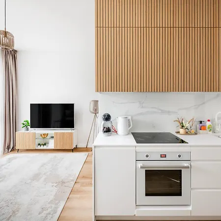 Zalia Kopa In Center